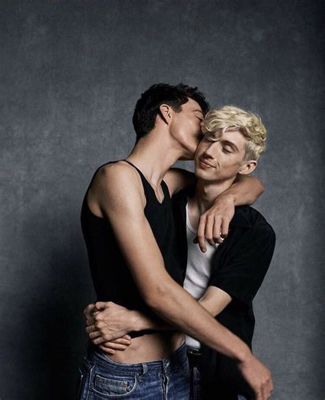 Troye Sivan and his boyfriend Jacob Bixenman | Troye sivan, Cute gay couples, Men kissing