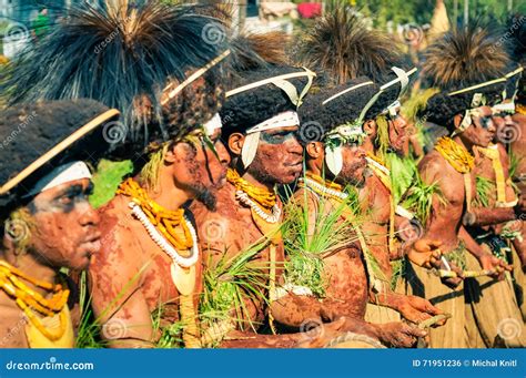 Dancers in Enga in Papua New Guinea Editorial Photo - Image of festival, white: 71951236
