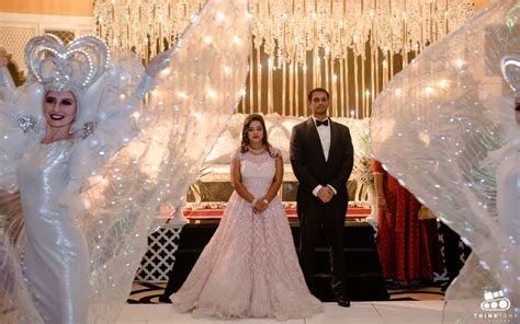 Couple Entry At Burj Al Arab Dubai | Wedding dresses vintage, Wedding ...