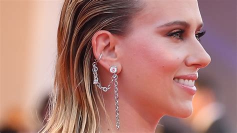 Celebrities With Attached Earlobes