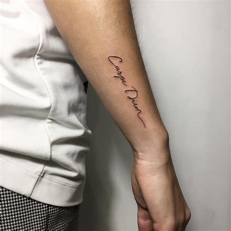 Carpe Diem Más 멋진 작은 문신, 단어 문신, Mini Tattoos, 손목 문신, 작은 문신