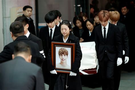 K-pop stars carry SHINee singer's coffin after suicide | ABS-CBN News