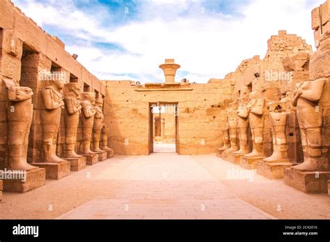 Ancient egyptian monuments hi-res stock photography and images - Alamy