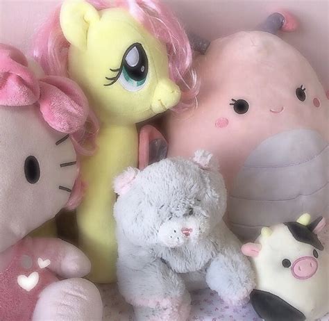 Pin by Suzy B on stuffies in 2021 | Kawaii plushies, Pink themes, Kawaii accessories