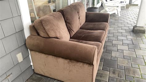 FREE: Sofa hide-a-bed Saanich, Victoria - MOBILE