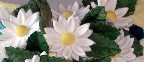 Sugar Daisies on Quilt Cake | Quilt cake for a 70th birthday… | Flickr