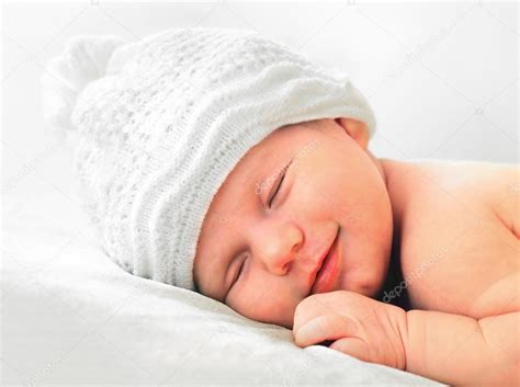 Smiling newborn baby in white hat — Stock Photo © Borisoff #12809482