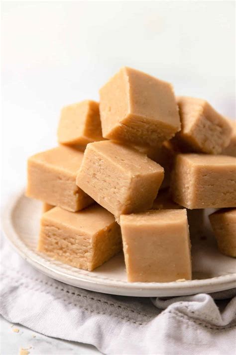 Easy Peanut Butter Fudge Recipe (VIDEO) BEST EVER! | Foodtasia