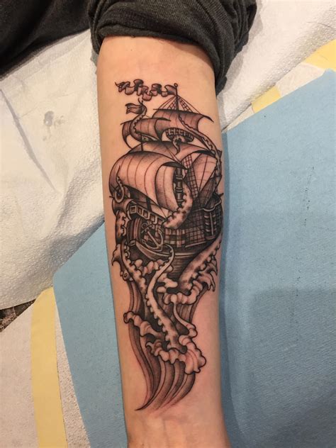 Share 63+ kraken attacking ship tattoo - in.cdgdbentre