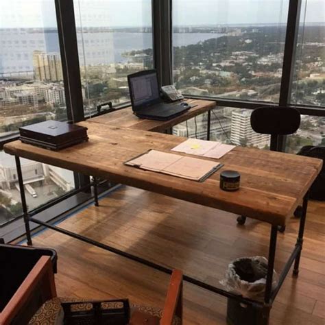 Luxury Offices: Beautifully Reclaimed Wooden Desks | Diy schreibtisch, Altholz schreibtisch ...