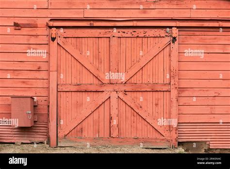 Industrial sliding door hi-res stock photography and images - Alamy