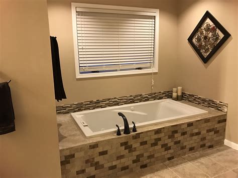 Ceramic tile jacuzzi tub | Bathtub remodel, Bathtub sizes, Bath remodel