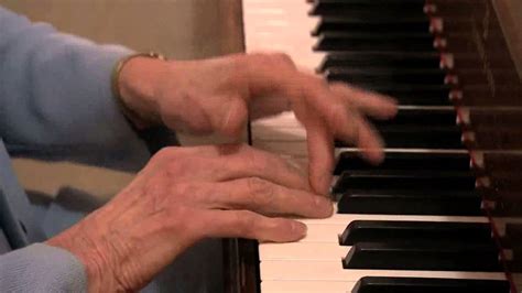 Glenn Gould's Finger Tapping Piano Technique created by Alberto Guerrero - YouTube