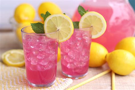 Hot PINK Lemonade Recipe- Natural Pink!