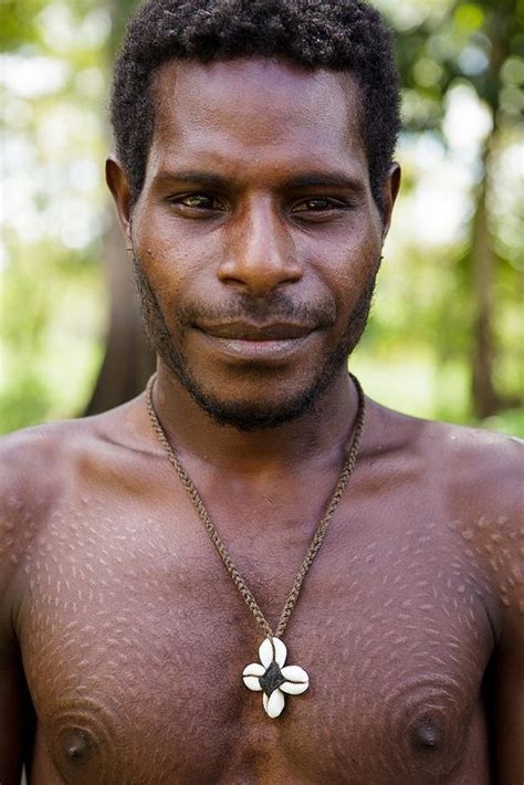 Crocodile Man, Sepik River, PNG | Faces of the World | Beauty around ...