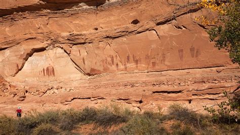 El Gran Panel de Horseshoe Canyon (Utah) con más de 60 metros de largo y 5 de altura, es célebre ...