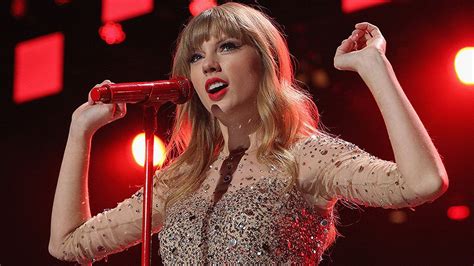 Taylor Swift to face trial over Shake It Off lyrics - BBC Newsround