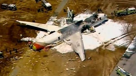 Plane Crash in San Francisco (23 pics)