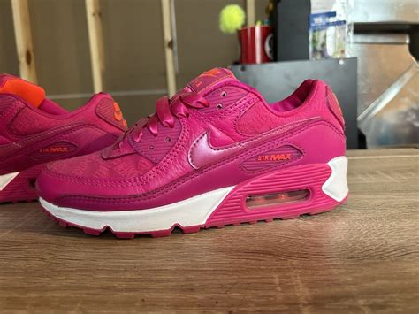 Nike Air Max 90 Fuschia 2022 Valentines Edition - Gem