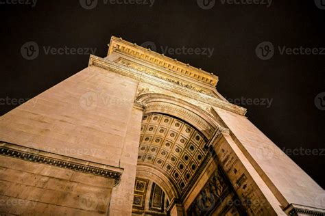 the arc de triomphe at night 32400768 Stock Photo at Vecteezy