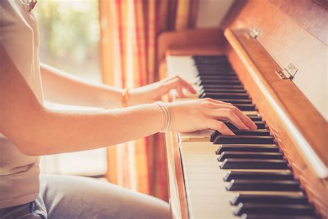 Woman Plays Piano for Grandpa, 93, With Alzheimer's—His Reaction Is Beautiful - Newsweek