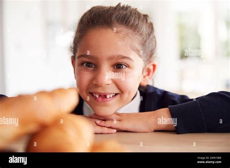Girl wearing school uniform hi-res stock photography and images - Alamy