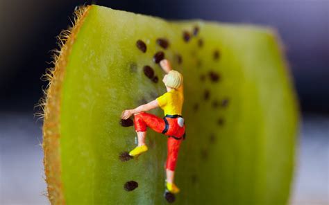 Macro masterpieces: Artist David Gilliver creates a miniature world out of tiny figures ...