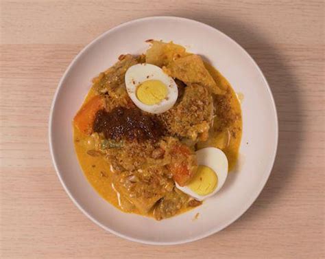 Quick and Easy Lontong Recipe | SideChef