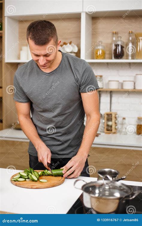 Fit Muscled Man Cooking Healthy Vegetable Salad Stock Image - Image of ...