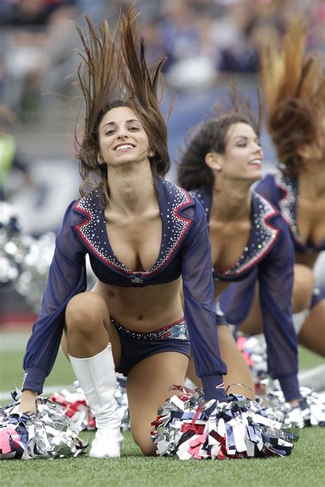 59 (Imgs) Cheerleader Wardrobe Mishaps, Oops | Patriots cheerleaders ...