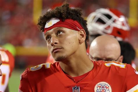 Patrick Mahomes Injured Wrist: NFL World Reacts - The Spun