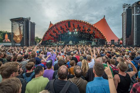 File:Roskilde Festival - Orange Stage - Bruce Springsteen.jpg ...