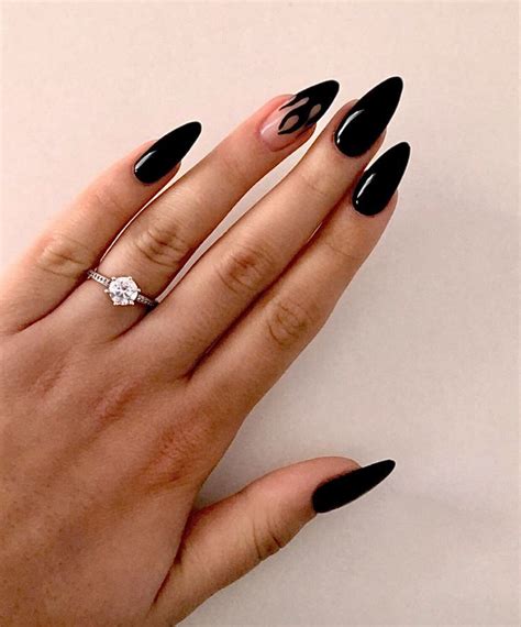 40 Black Nail Designs To Try This Year | Ray Amaari in 2021 | Short acrylic nails, Black gel ...