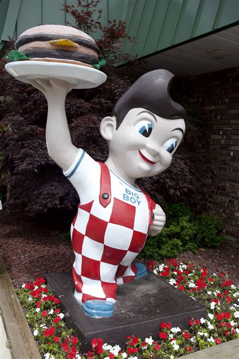 Big Boy Restaurant & Statues in Michigan