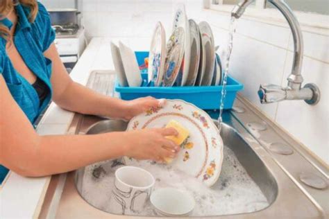 8 Keys to Washing Dishes by Hand - Step To Health