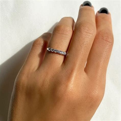 How To Wear An Eternity Ring - Read This First