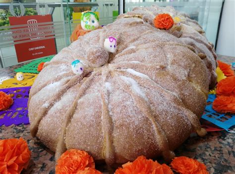 Pan de muerto y calabaza en tacha, historia y tradición