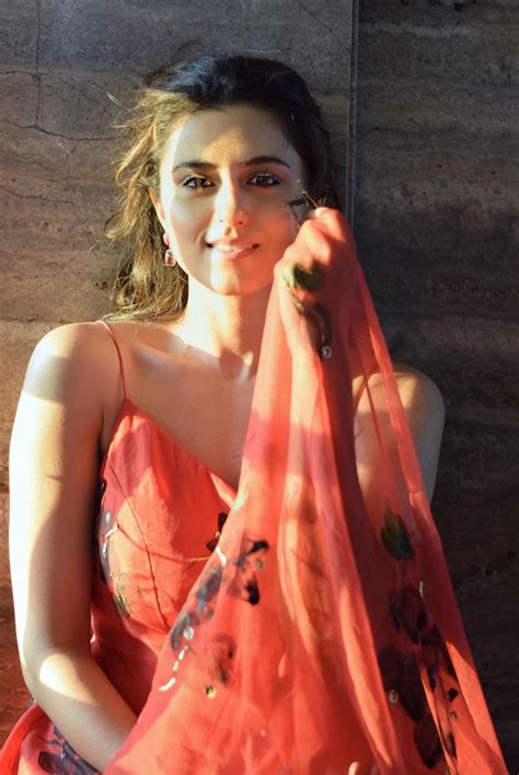 Ridhi Dogra Soaks Up The Sun In Outdoor Photoshoot, See Diva Slaying Ethnic Attire - News18