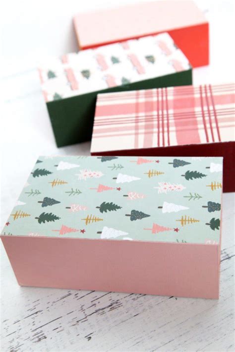 How to Make a DIY Gift Card Box for Holiday Gifts | The Pretty Life Girls