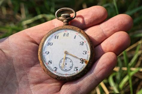 How to Identify & Value Old Antique Pocket Watches (Guide)