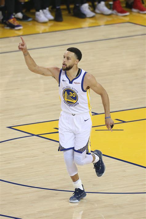 Steph Curry lifts Golden State Warriors to Game 1 win over Portland ...