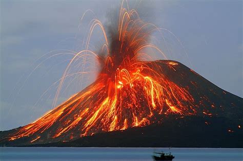 Krakatau - Vulcanian blast 23-24.11.2007 - Rakata taken 5 km from the volcano - photo Marco ...