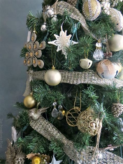 It's all about the Sparkle of the Christmas Tree - The Boondocks Blog