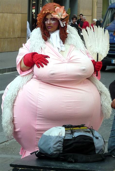 Fat lady in pink dress, Barcelona | La Rumblas, Barcelona | Flickr