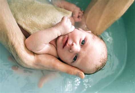 How To Bathe A Newborn: Baby's First Bath