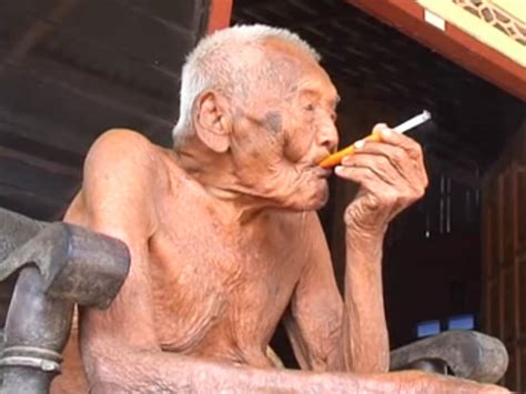 L’uomo più vecchio del mondo vive in Indonesia: dice di avere 145 anni