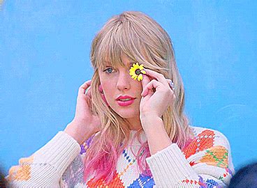Taylor Swift Eye Flower GIF | GIFDB.com