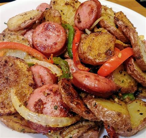 Fried Potatoes and Onions/Peppers with Smoked Sausage – X HELLME