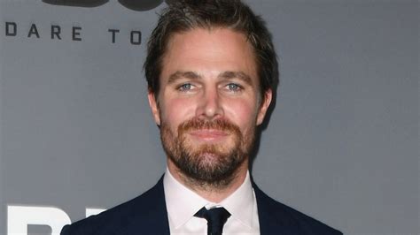 Stephen Amell Suffers Panic Attack, Cutting Arrow Interview Short