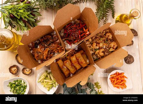 Chinese takeaway food Stock Photo - Alamy